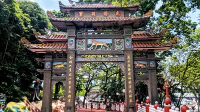 Haw Par Villa — The colourful Chinese mythological statues and painted archways of Haw Par Villa theme park, Singapore