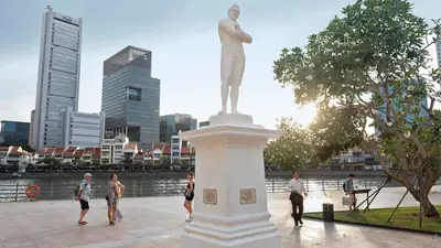 Raffles Statue & Landing Site — The white polymarble statue of Sir Stamford Raffles at the Raffles Landing Site on the Singapore River