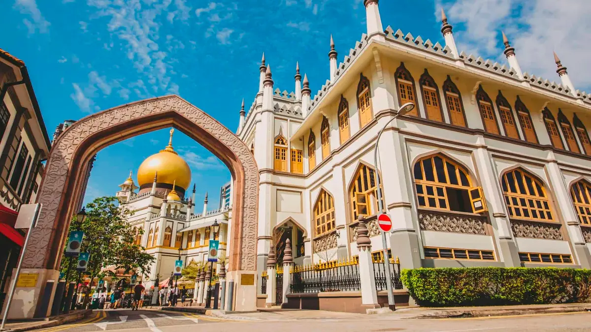 Sultan Mosque (Masjid Sultan) — The golden dome and minarets of Sultan Mosque (Masjid Sultan) rising above Kampong Glam, Singapore
