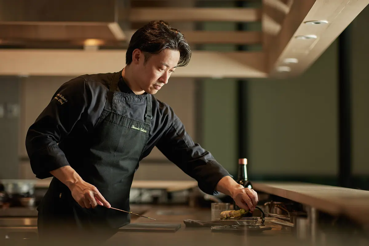Chef Shusuke Kubota at the omakase counter of Loca Niru, Singapore